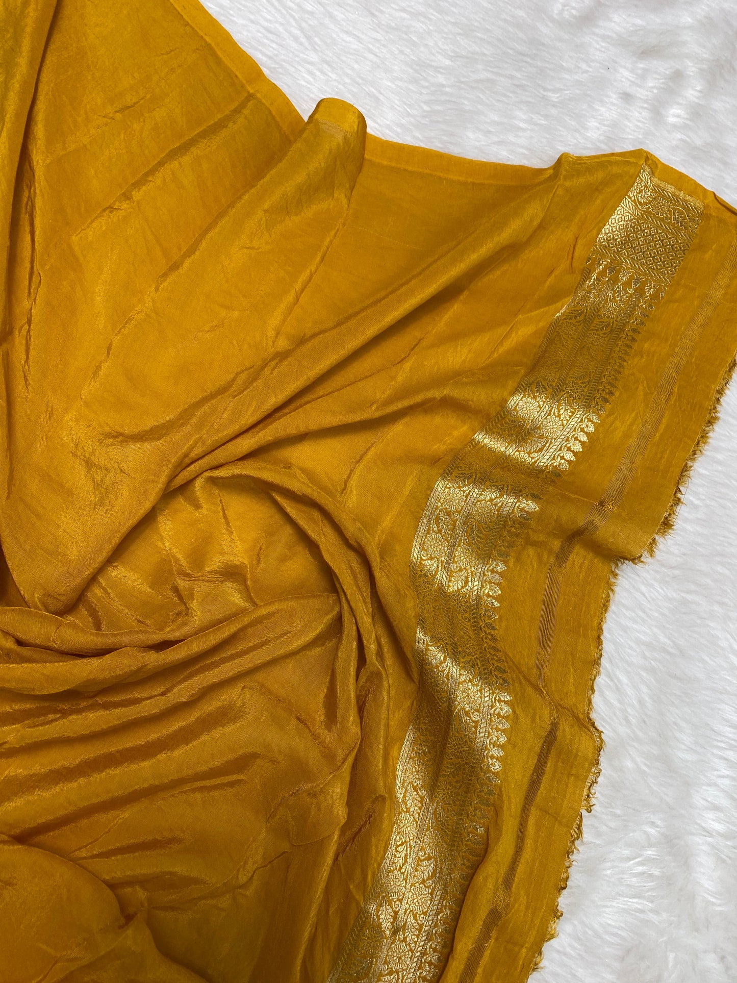 100% pure Viscose Mehendi Function Special Pure Resham Finish Fabric Banarasi Saree