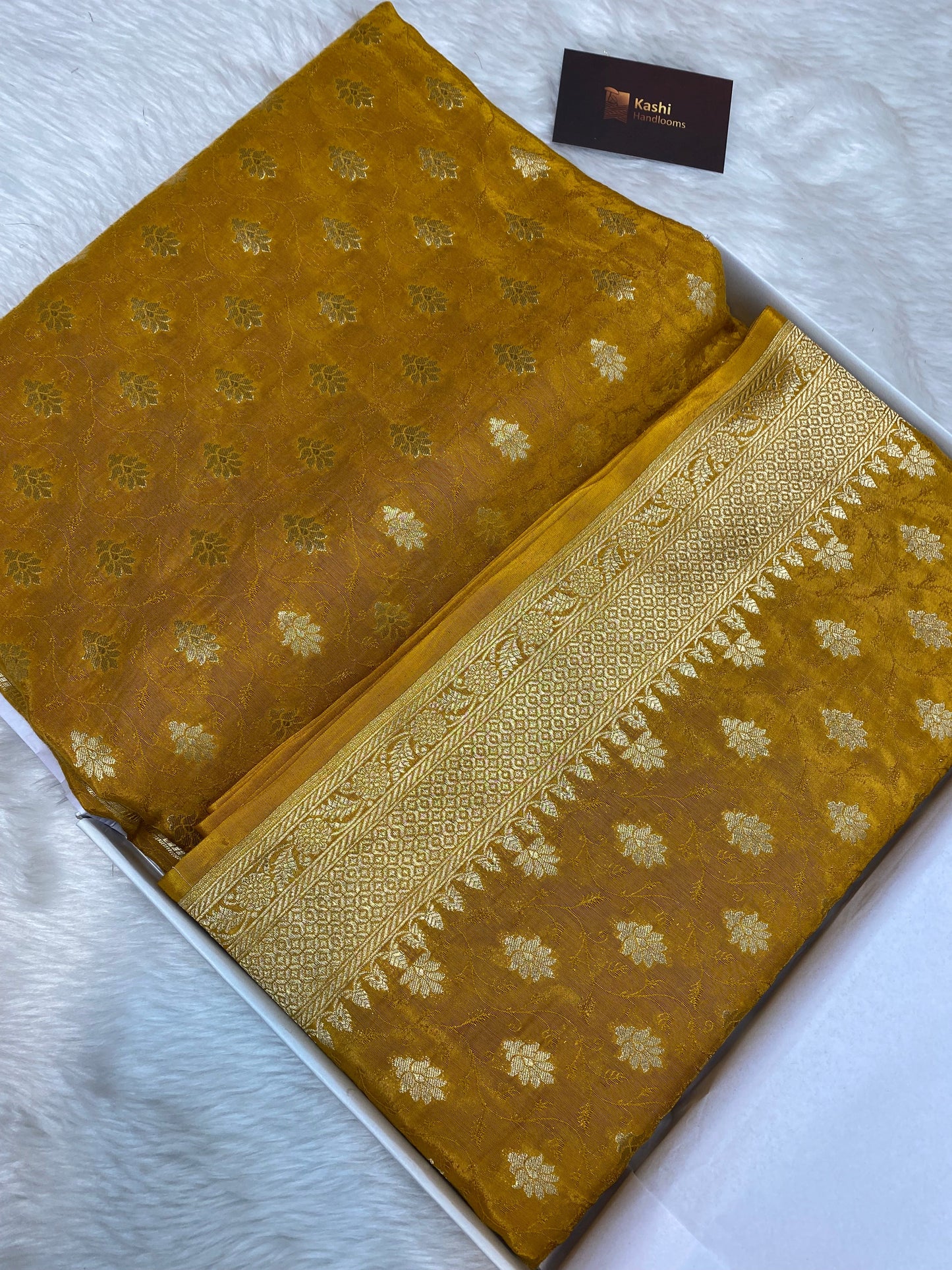 100% pure Viscose Mehendi Function Special Pure Resham Finish Fabric Banarasi Saree