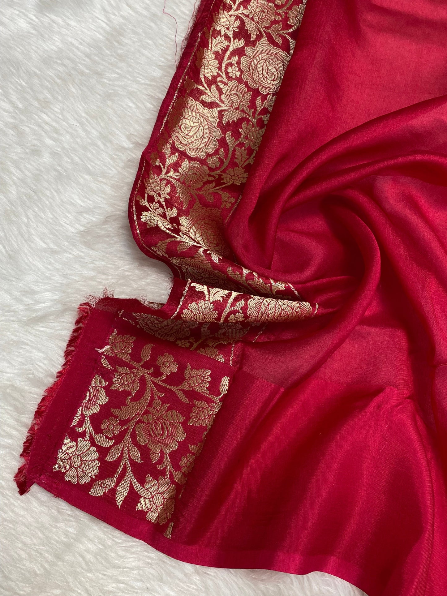 100% pure viscose Cherry Rani color Banarasi Saree